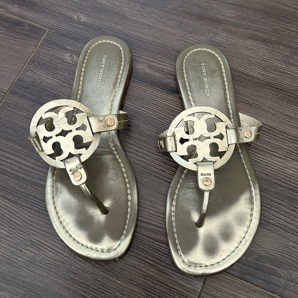 Tory Burch Metallic Silver Logo Thong Sandals - Picture 4 of 7